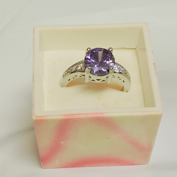 amethyst purple ring sz9.5 CZ & Rhinestone ... xr26 - Picture 2 of 7